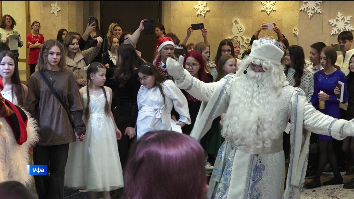    Более 1000 детей посетили главную республиканскую ёлку в Уфе