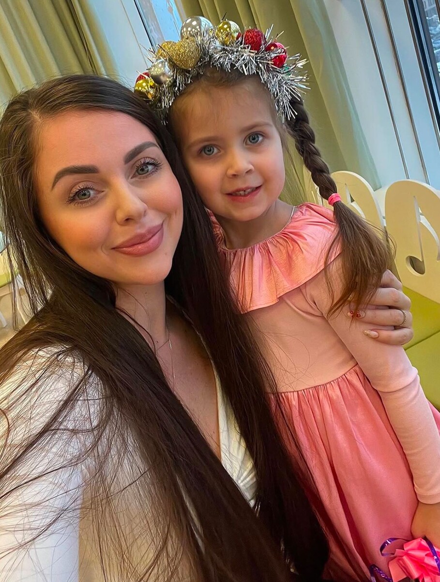    Ольга Рапунцель с дочерью СофиейСоцсети Ольги Рапунцель