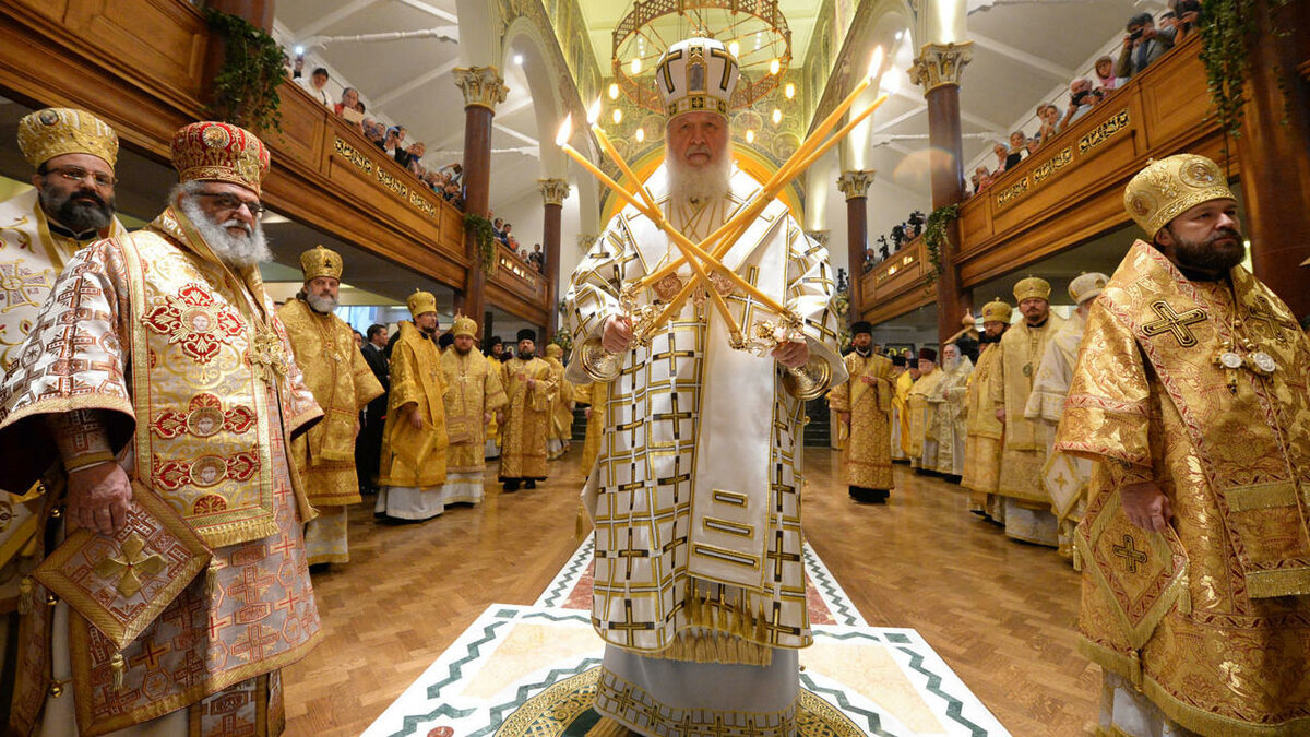 Патриарх Кирилл на работе. Взято: Яндекс.Картинки