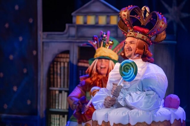    Дмитрий Денисов в роли короля Сладостей. Фото: АиФ-Калуга/ Виталий Верескун