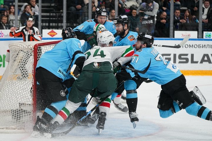 «Ак Барс» атакует ворота минчан. ak-bars.ru