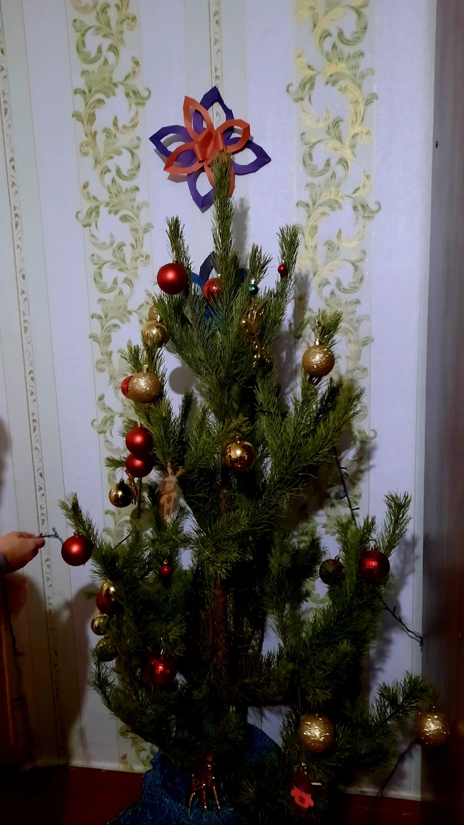 Дети украшают) 