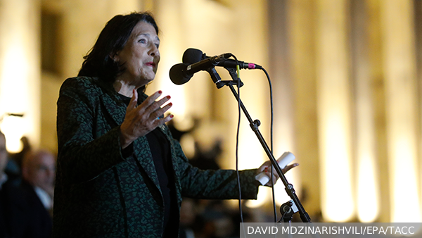     Фото: DAVID MDZINARISHVILI/EPA/ТАСС   
 Текст: Дмитрий Александров, Тбилиси