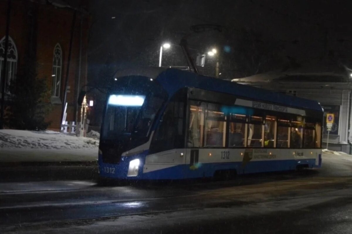    По Ульяновску проедет «Театральный трамвай» с Дедом Морозом и Бабой Ягой