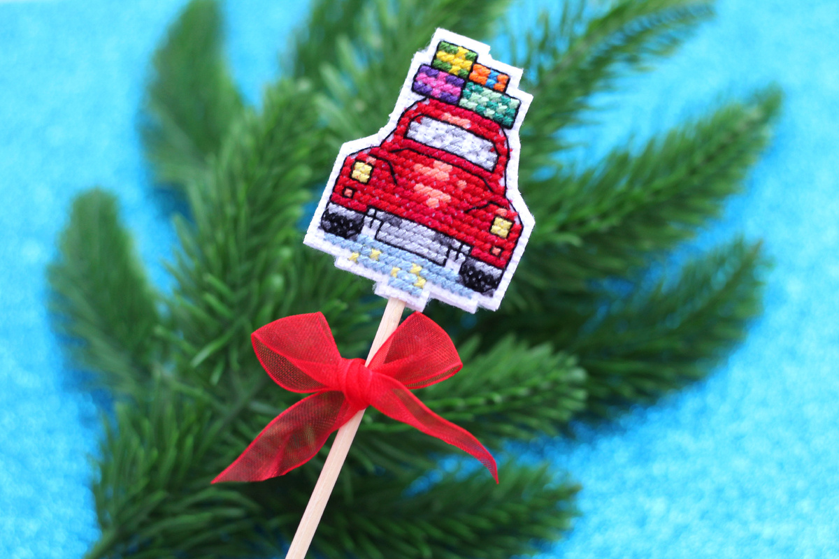 Вышитый топпер (украшение для подарка или цветочного горшка), ручная работа