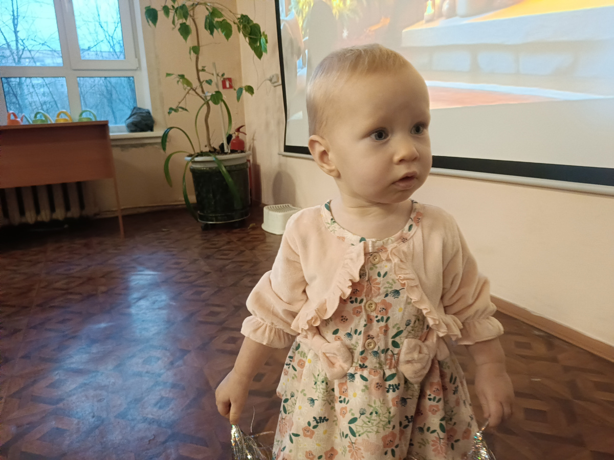 В основном дочка ходила по залу с таким вот выражением лица.