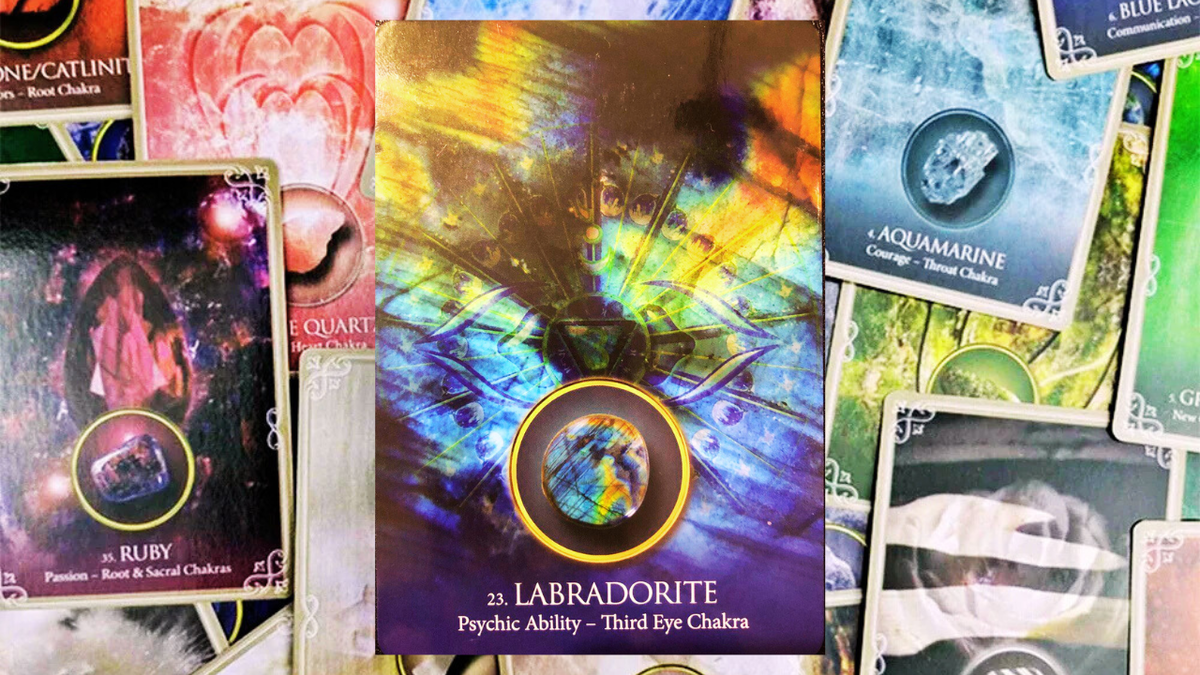 Лабродарит. Photo «Eternal Crystals Oracle» Jade-Sky.