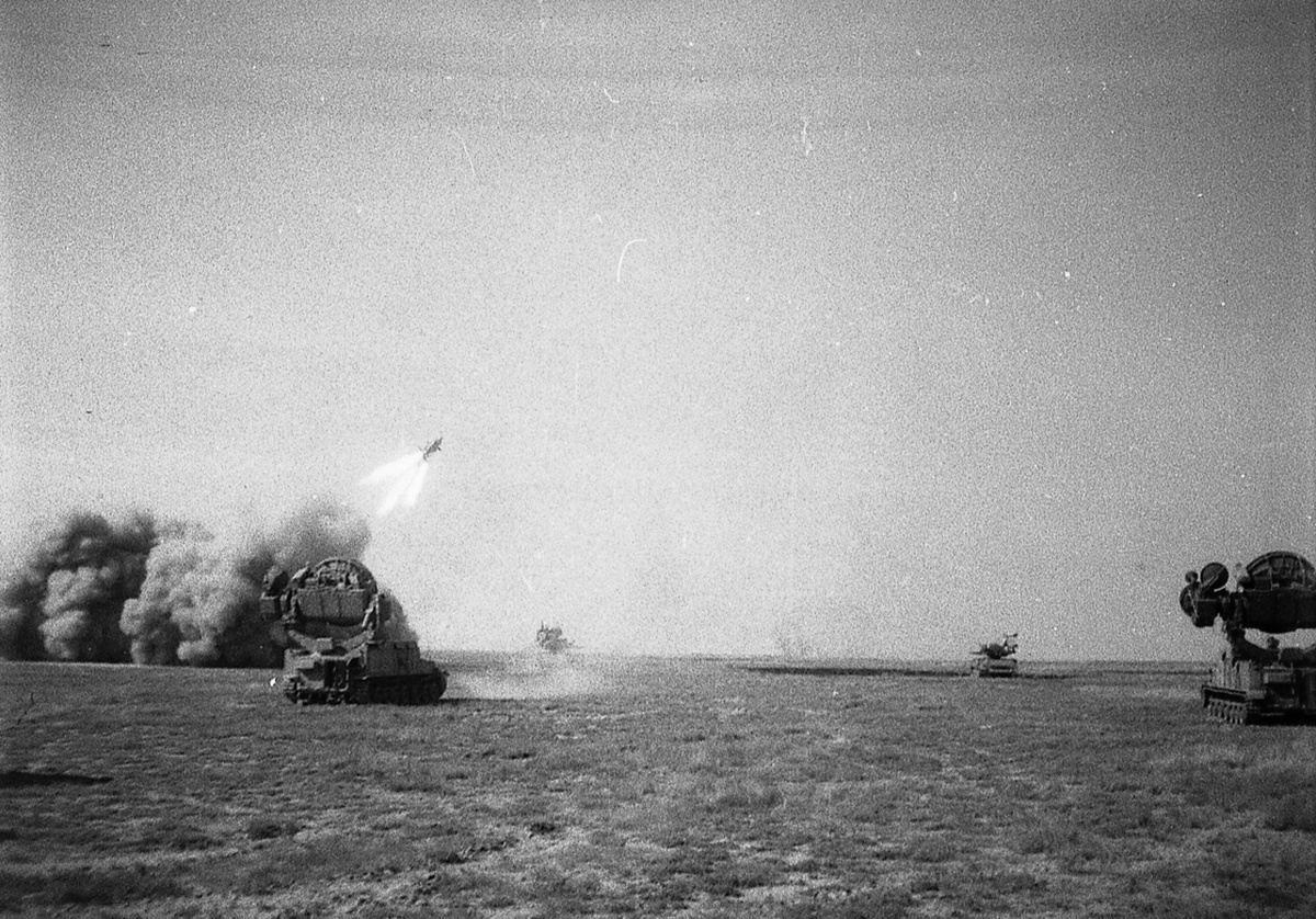 Стреляет войсковое ПВО. Фото Константина Тихонова. 