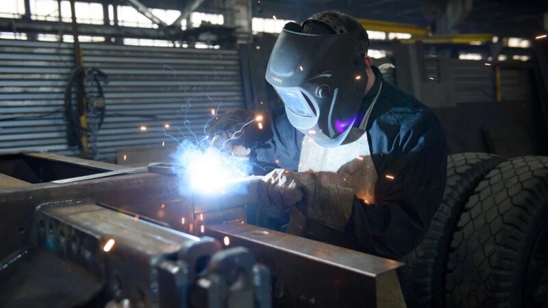     Производство, металлообработка, сварка, завод. Дмитрий Лямзин