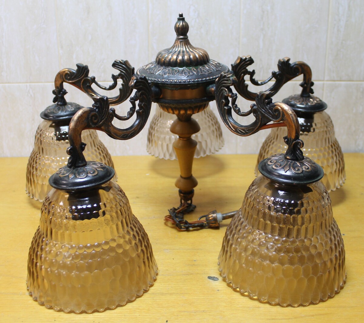 Люстра у Папы в подвале.