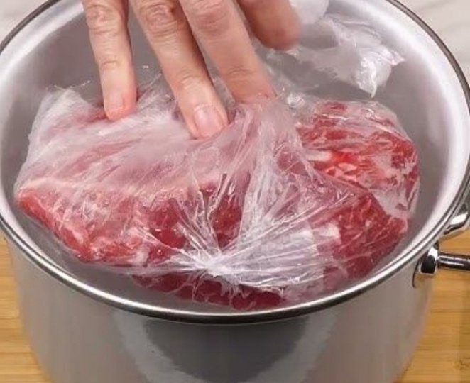 Почему мы неправильно замораживаем мясо: 3 ошибки - и жесткое, сухое, “резиновое”. И как заморозить правильно: шеф-повара советуют