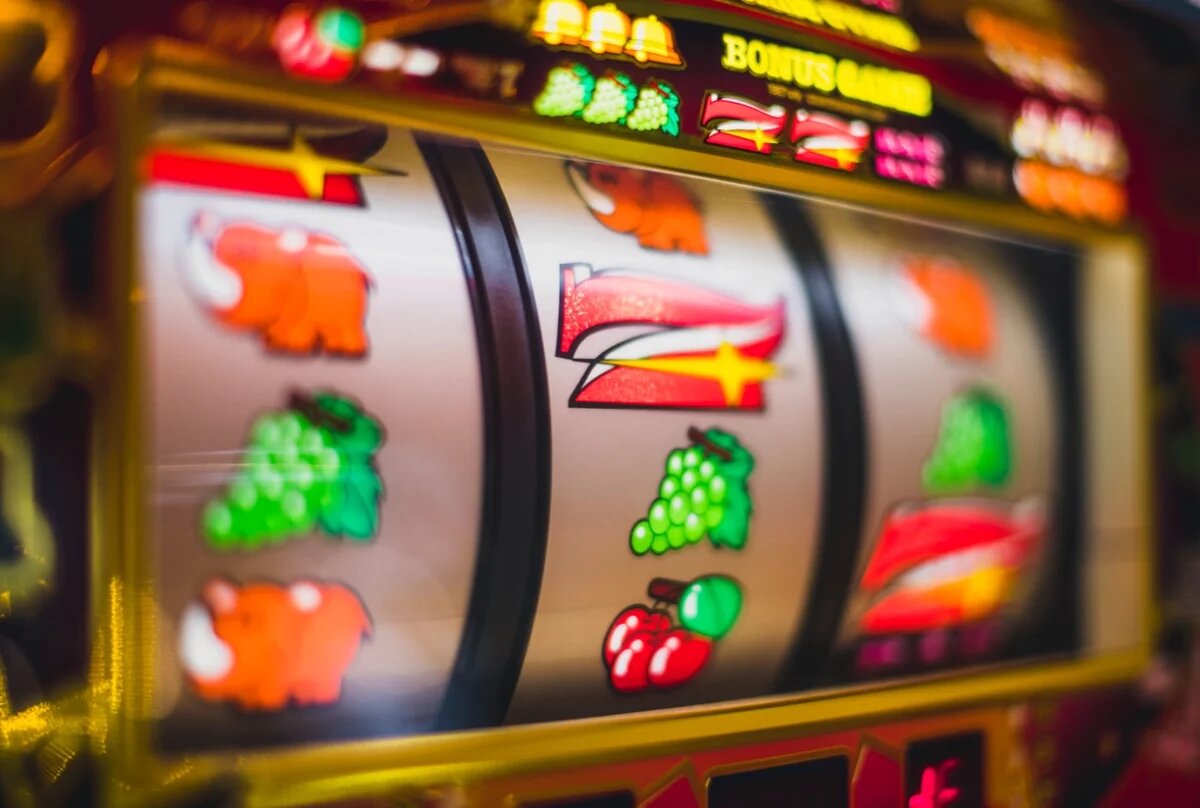    «Решала» из Комсомольска пытался обмануть владельцев казино на 6,5 млн