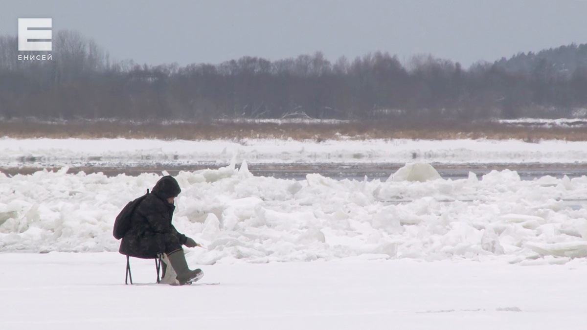     Красноярцев попросили не выходить на опасный некрепкий лед