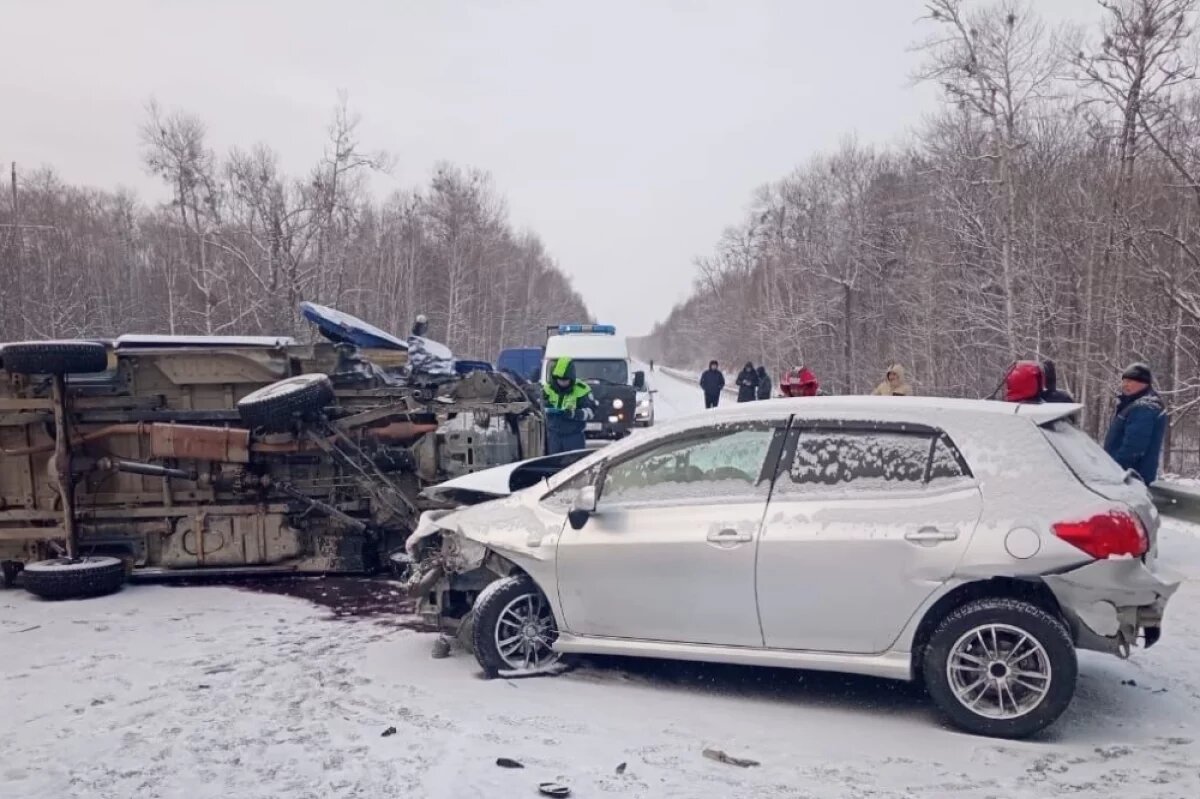    Почтовая «ГАЗель» попала в тройное ДТП в Хабаровском крае, пострадали двое