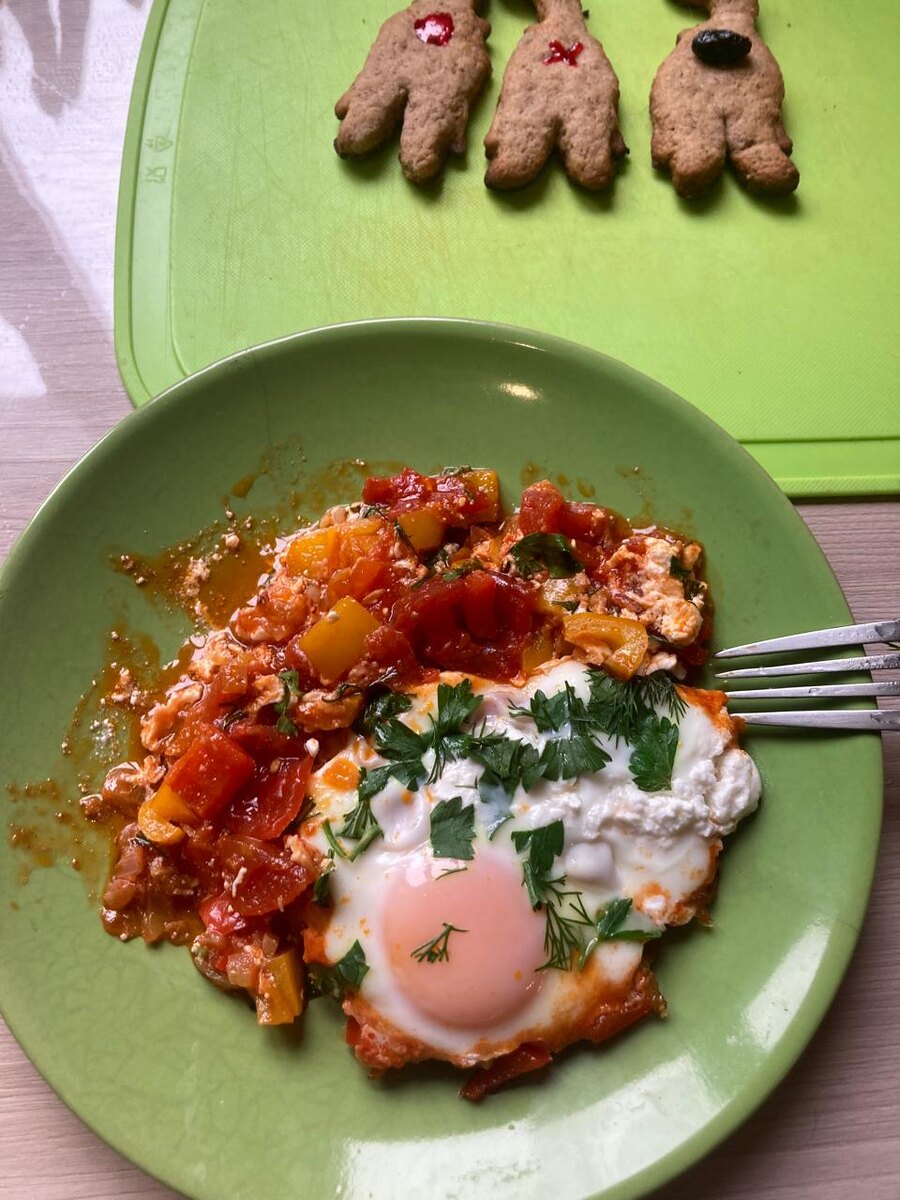  А так - на тарелке. Нет, несмотря на кошачий геморрой, аппетит не пропал. 