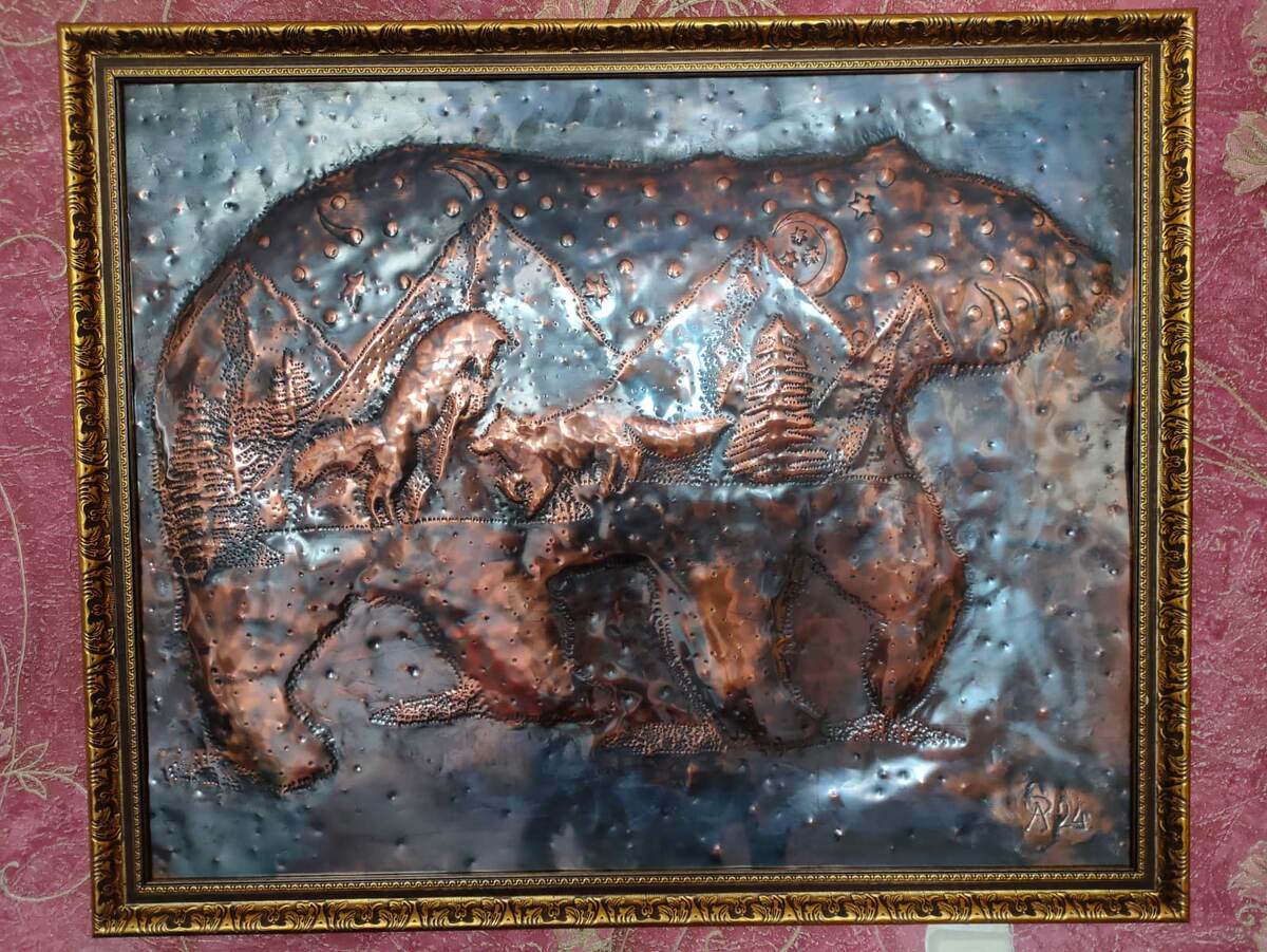 Панно. Чеканка. "Мишка,Север и  песцы  ". Медь. 60х75 . Багет.Иркутск 2024 г.