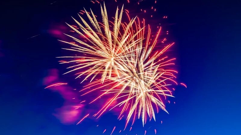     Салют. Дмитрий Лямзин, altapress.ru