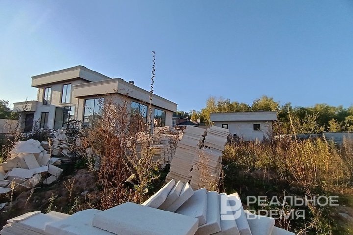 На активы в Алтане с апреля 2023-го претендует друг Мустафина и бизнесмен Эдуард Спиридонов, утверждая, что давно выкупил этот участок у Залалтдинова. Ирина Плотникова / realnoevremya.ru