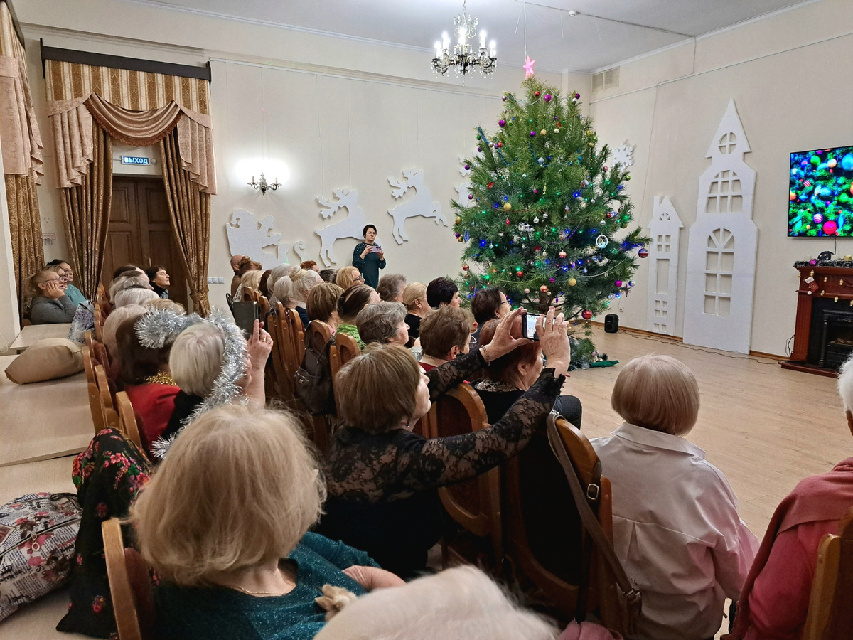 Зал Литературного музея был заполнен до отказа!