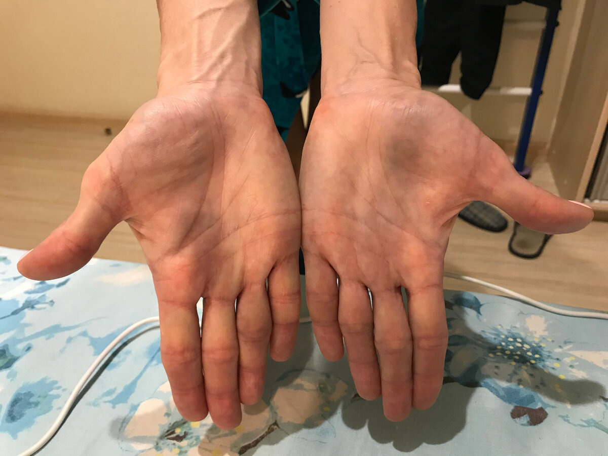 Пальцы плотно сжаты. https://dzen.ru/a/YIb7UlPqDXUJdUVI?sid=9438850127926305