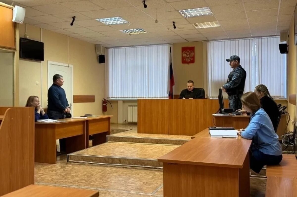   В Ижевске начался суд над обвиняемым в мошенничестве экс-сотрудником МЧС