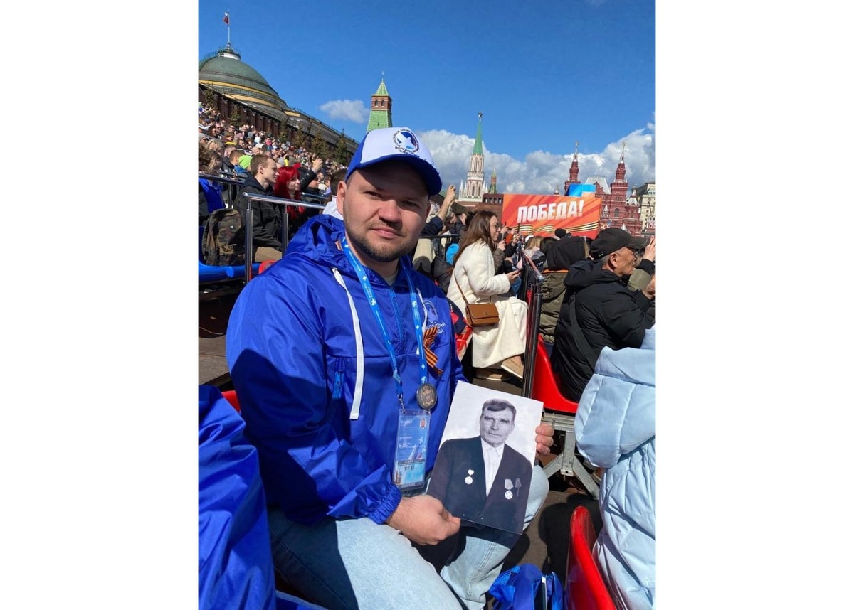    Привез портрет деда на парад Победы