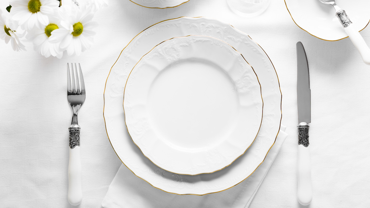    Идеи сервировки на Новый год от специалистов по этикету. Фото: Freepik