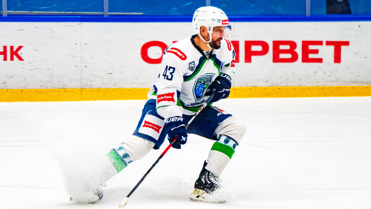    ХК «Югра» начинает выездную серию игр