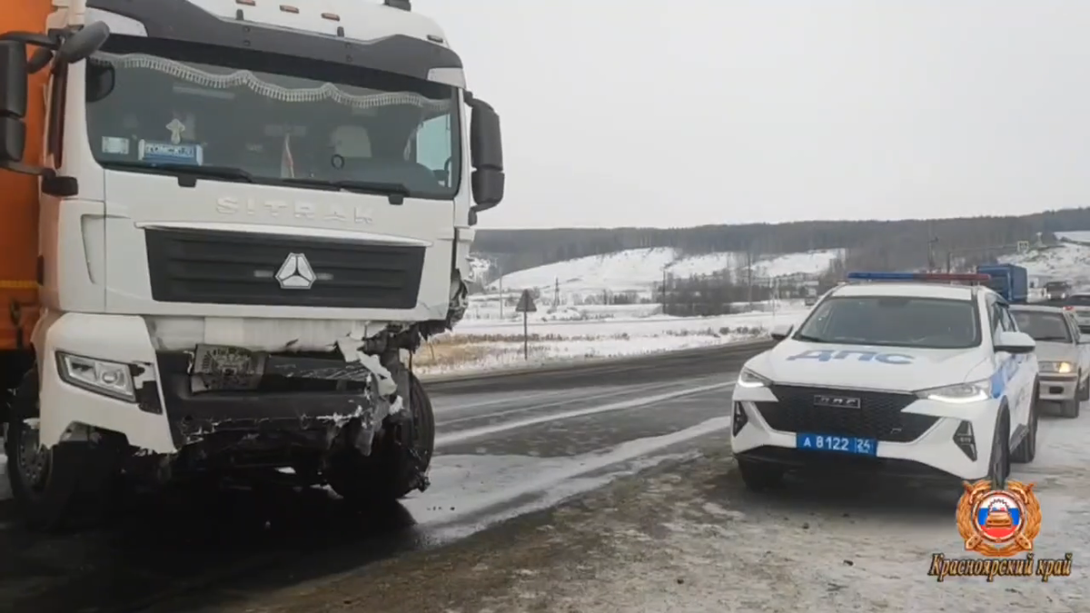     На трассе в Канском районе водитель иномарки врезался в грузовик и погиб