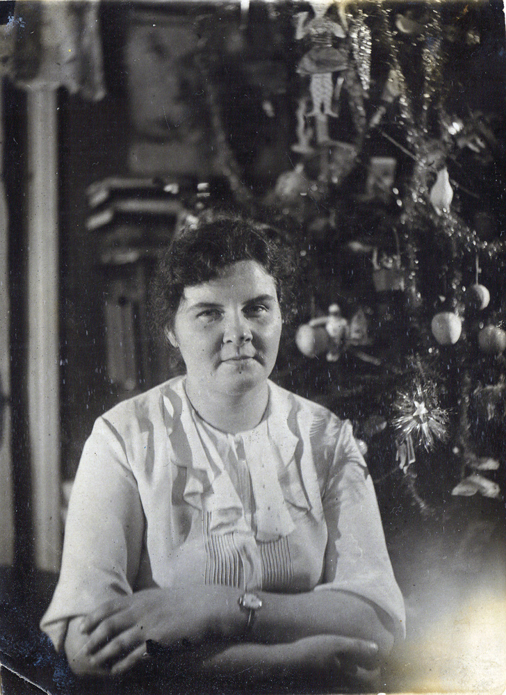 Старое фото неизвестной женщины из коллекции автора