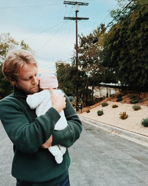 Супруг Светланы Илья Стюарт показал милый кадр с малышом