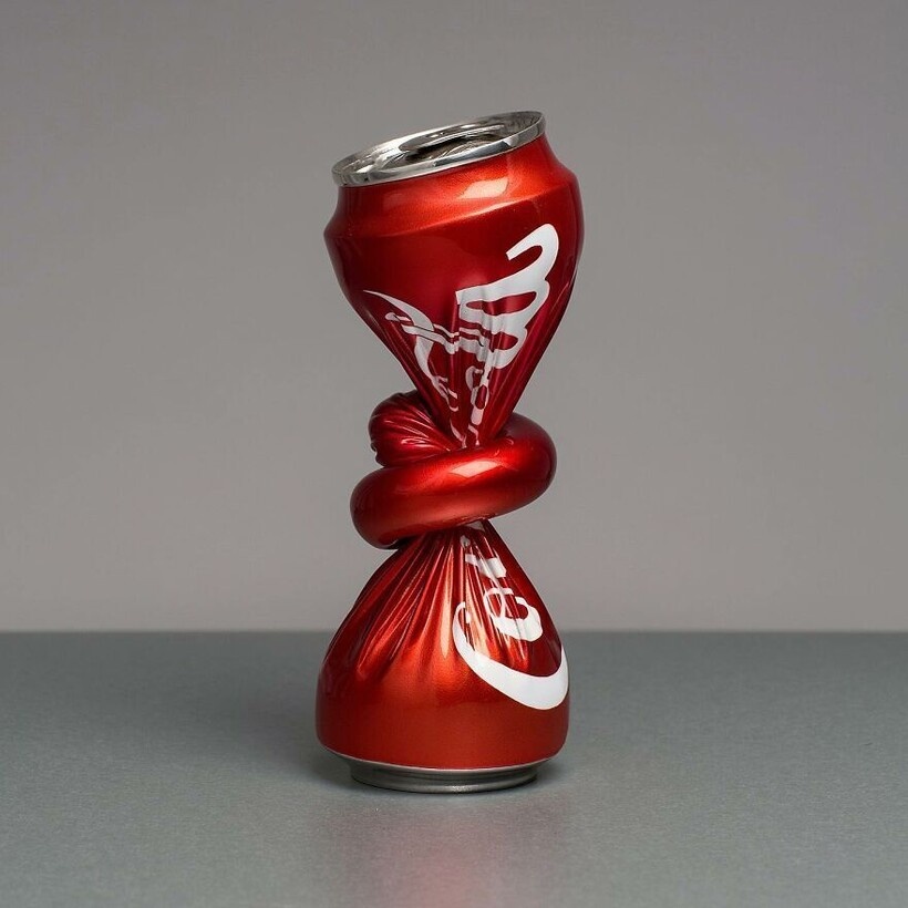    Невероятные работы от британского скульптора, которые делают город сюрреалистичней