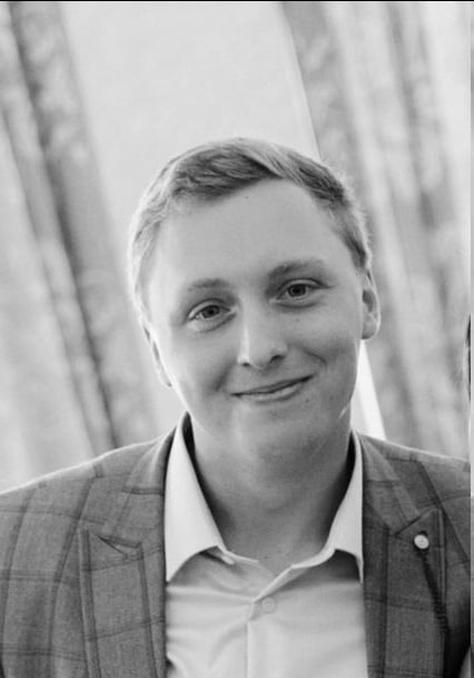    Глава Карелии передал медаль родителям Димы Ананьева, спасшего тонувших ценой своей жизниАртур Парфенчиков / VK