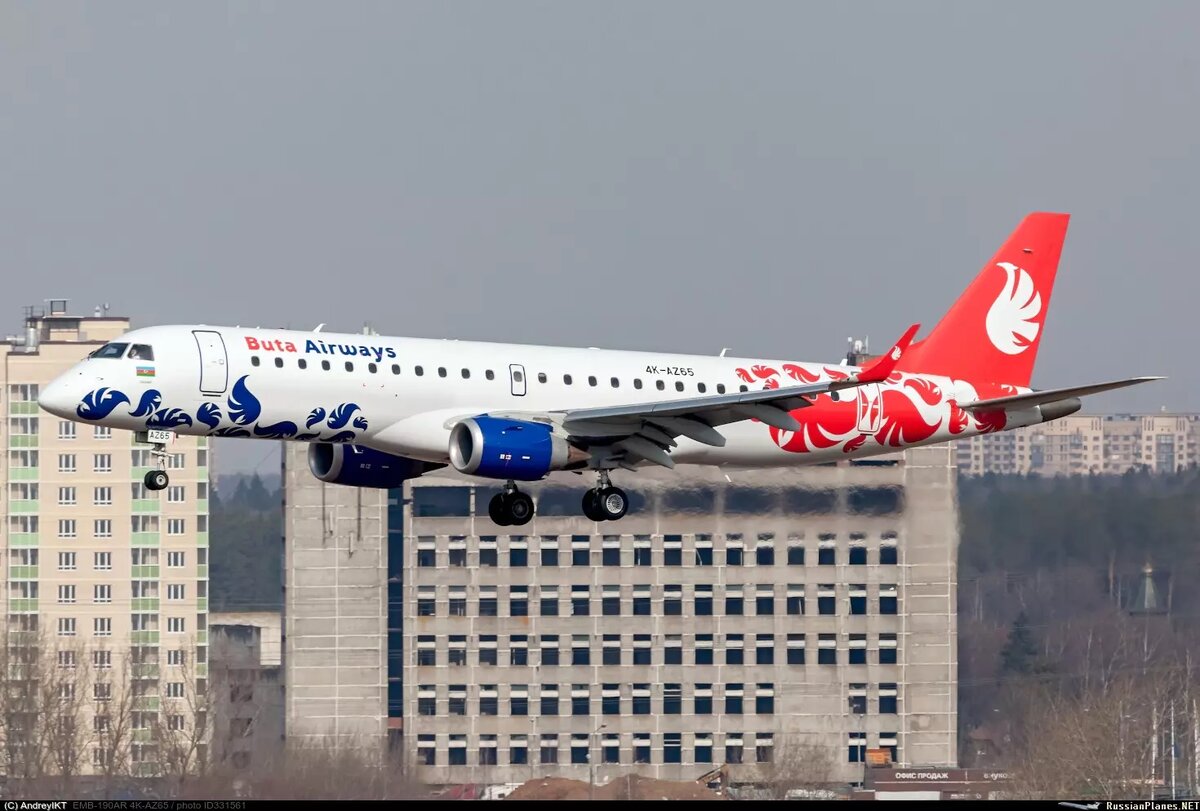 Разбившийся под Актау Embraer 190 при заходе на посадку в Москве. Фото: AndreyIKT. russianplanes.net