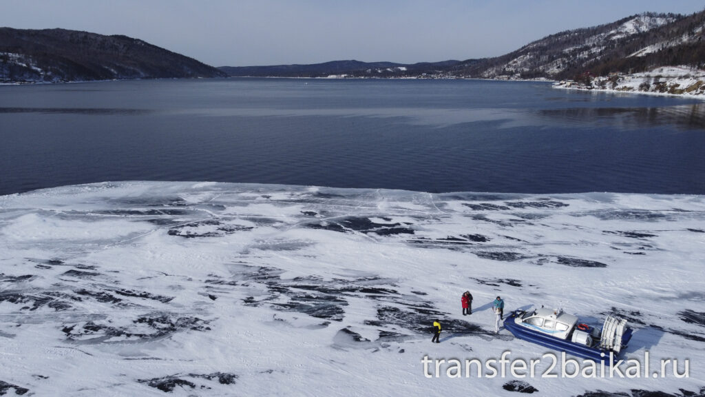 Граница льда и воды у истока Ангары