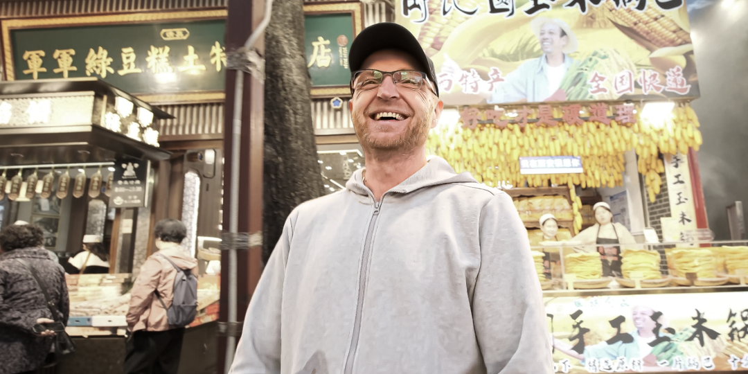 Китай меня шокировал - это другая планета. Я ел, а он рыгал и не переживал