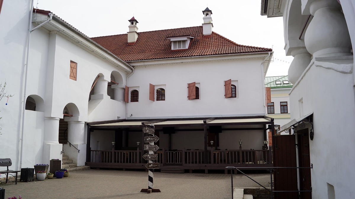 Ресторан Двор Подзноева в Пскове. Листайте галерею, чтобы увидеть ещё фото