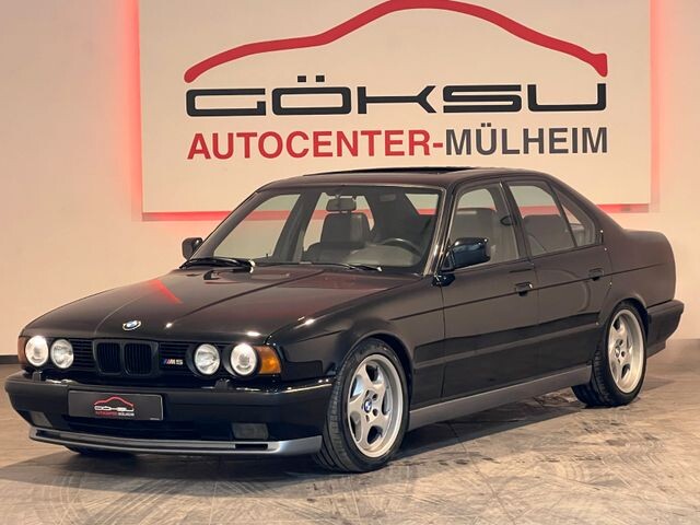 BMW E34 M5 1989