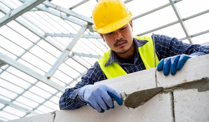    Мигрантов в России могут обязать работать только у одного работодателя