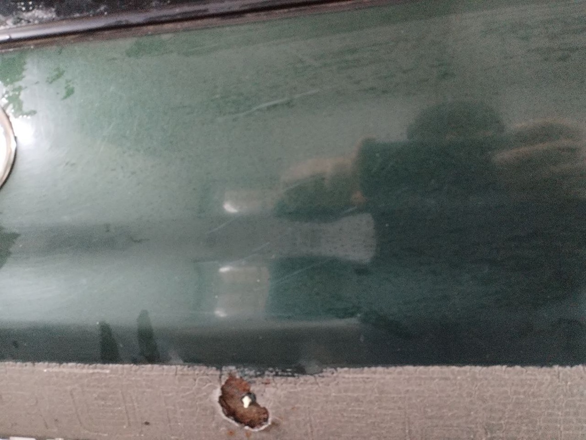 Коррозия на верхней крышке багажника