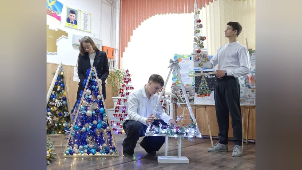    У каждого свой проект: Алена Ильина, Ярослав Горшков, Артем Егоров (слева направо). Фото Архипа Ларченко. Лариса Криволуцкая