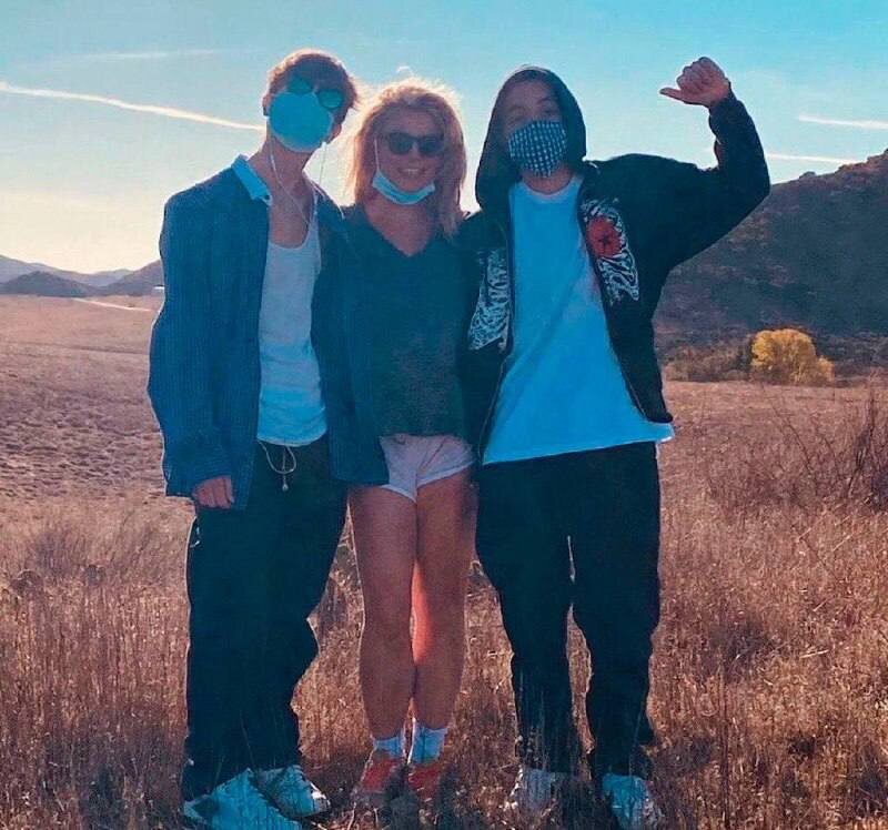 Бритни Спирс с сыновьями Джейденом и Шоном