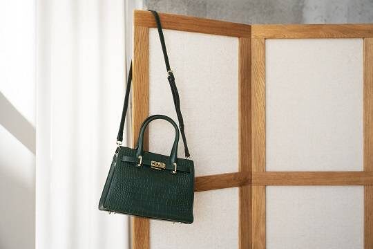    FT: в Италии обнаружилась забитая элитными сумками для отправки в Россию квартира