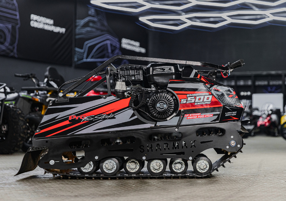 
Я думаю, что это самый интересный вариант среди мотособак.В отличие от других производителей в Sharmax изначально заложили мощный и экономичный двигатель. И похоже не зря в названии присутствует слово эндуро. Даже раскраска техники намекает на это. 
