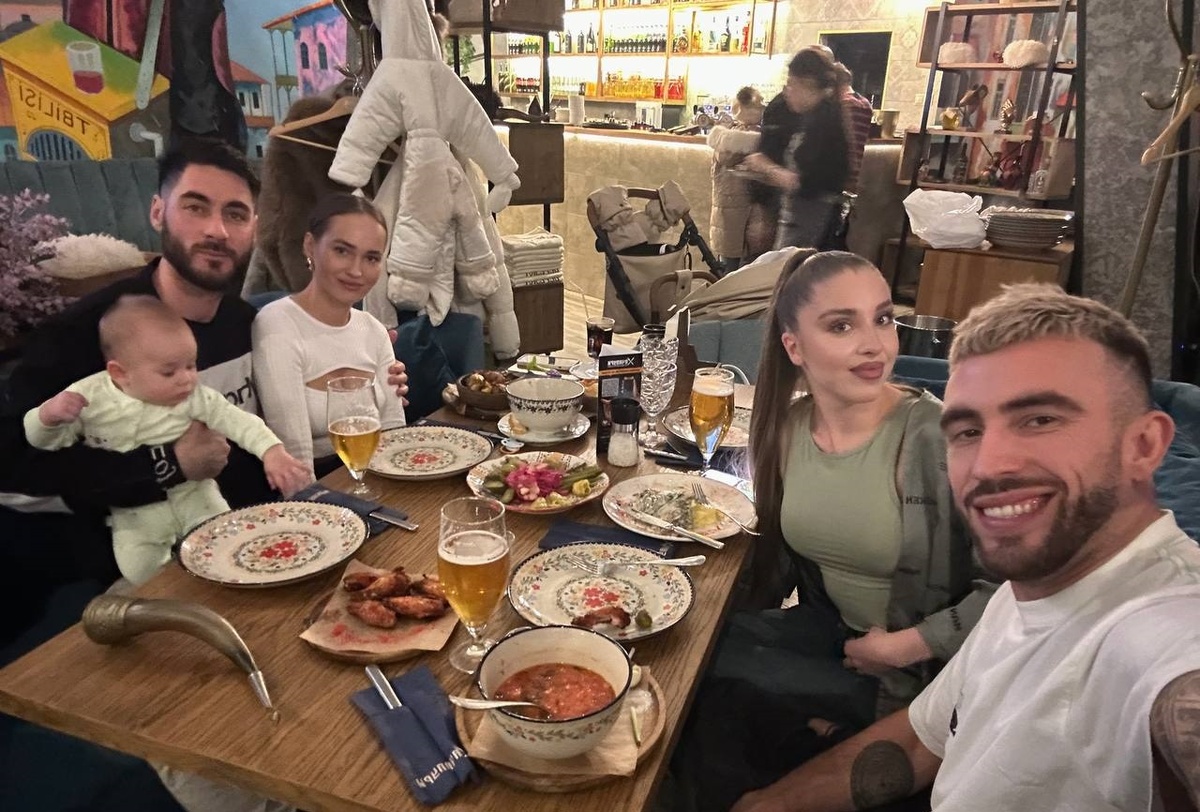 Салибековы, Игорь Григорьев и Катя Квашникова (фото из Telegram)