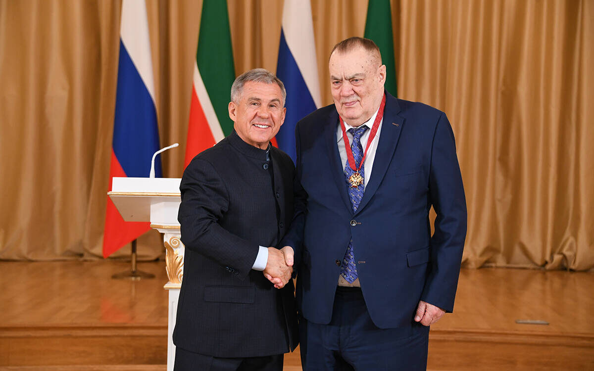 23 декабря Евгений Богачев получил орден «За заслуги перед Отечеством» III степени из рук Раиса Рустама Минниханова. Фото: rais.tatarstan.ru