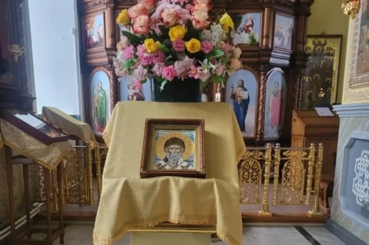    В Покровский собор Пензы прибыла икона с частицей мощей святителя Спиридона