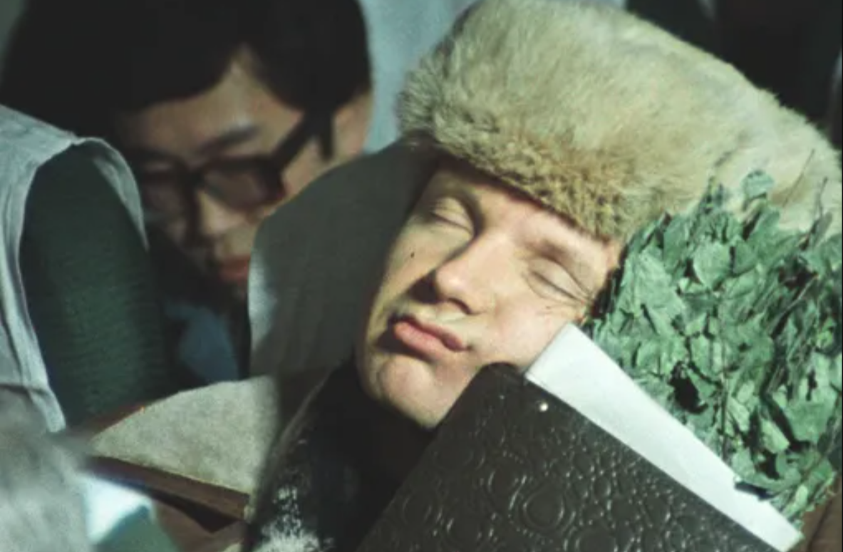 Кадр из фильма «Ирония судьбы, или С легким паром!»