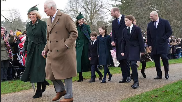 Король Чарльз, королева Камилла и семейство герцогов Уэльских идут в церковь Святой Марии Магдалины, Сандрингем, 2024. Фото: AP