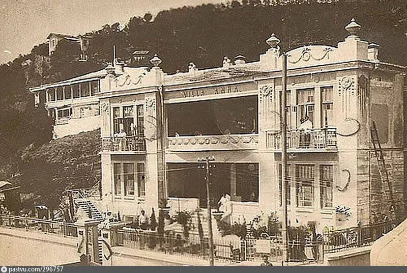 Вилла "Анна", Алушта. Источник: https://pastvu.com/p/296757